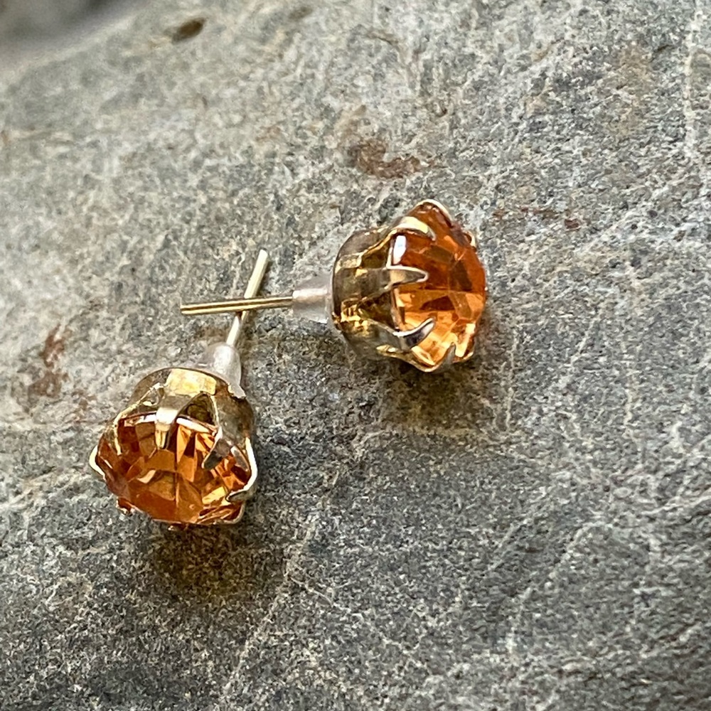 🎈Sale 🎈2 for $10 NWOT orange crystal look small post earrings summer fashion